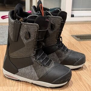 Burton Supreme women's snowboard boot size 9